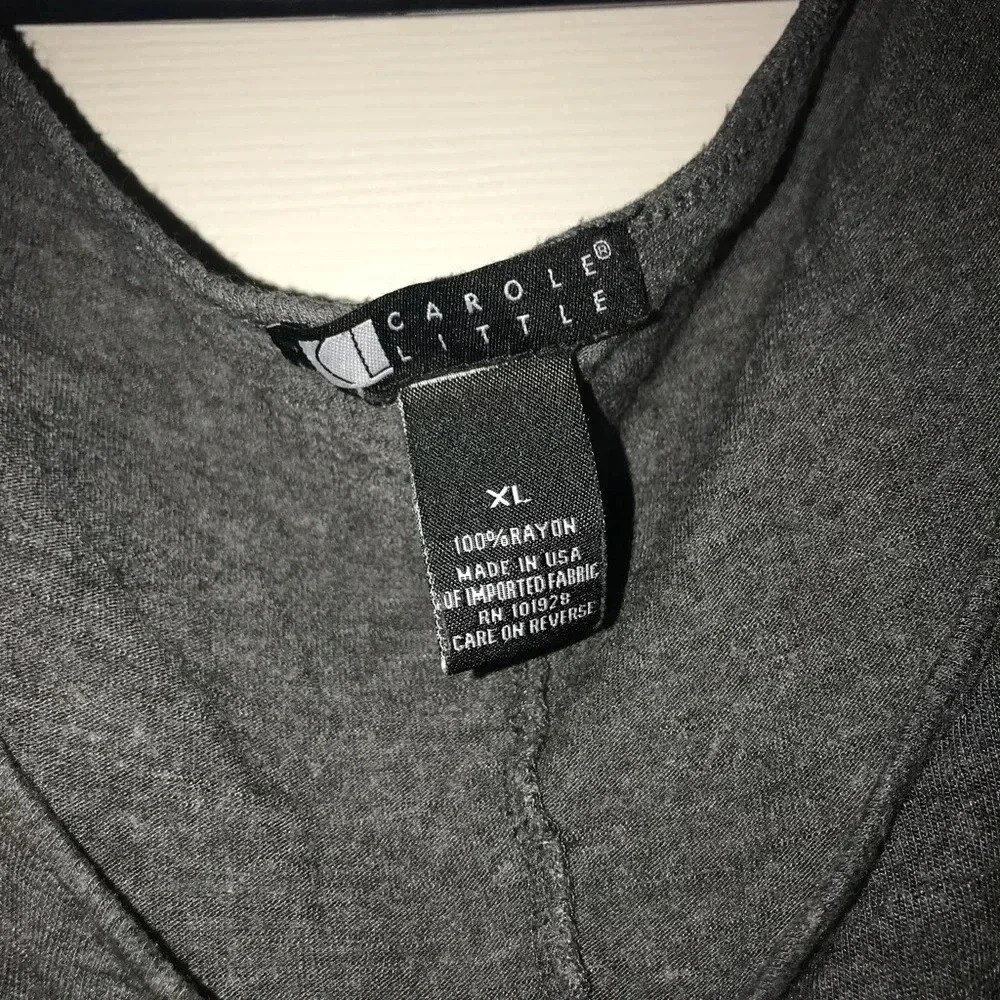 🧾 Gray Flowy Top - Picture 2 of 3